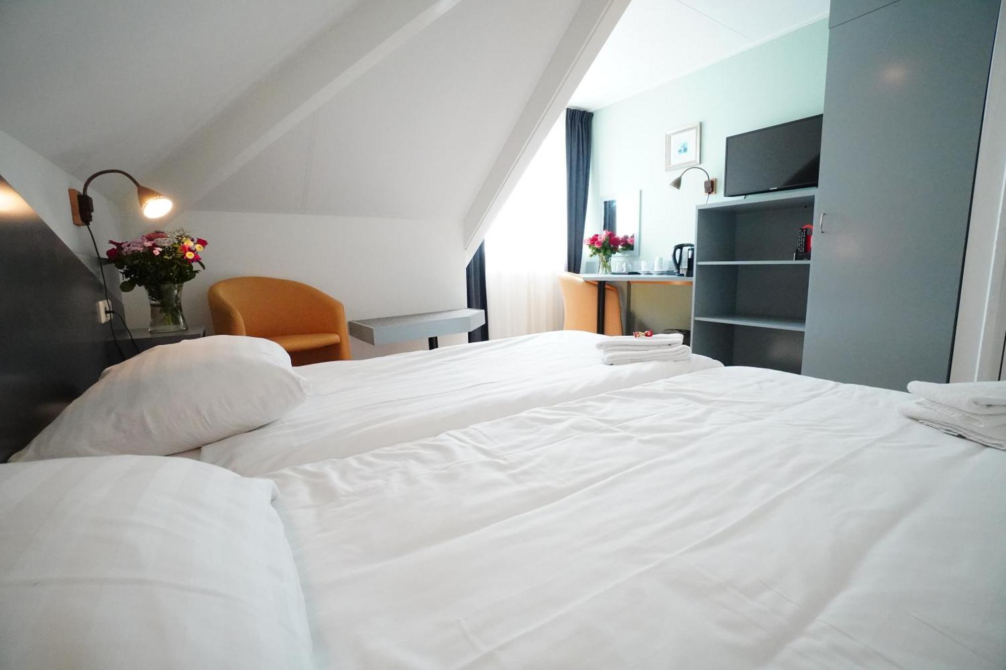 Hotel Den Burg - Digital Access Phòng bức ảnh